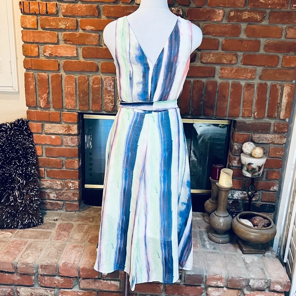 Beautiful multicolored DKNY size 4 summer asymmetrical dress